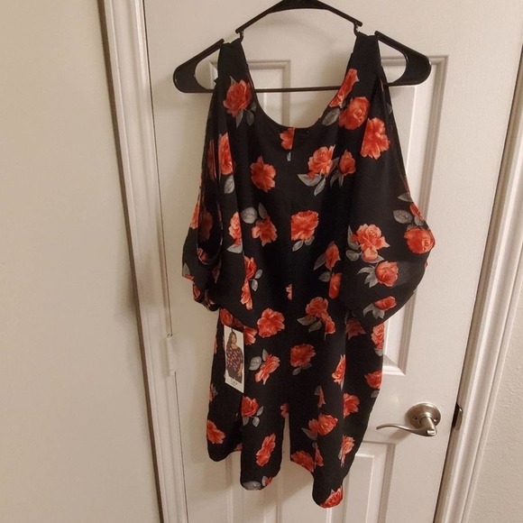 DEX red roses‎ floral cold shoulder tunic plus size 2X NEW!!!! - Picture 6 of 10